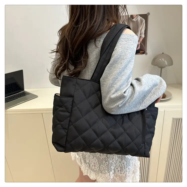 Black Quilted Women's Shoulder Bag 2026 New Model — feature 33