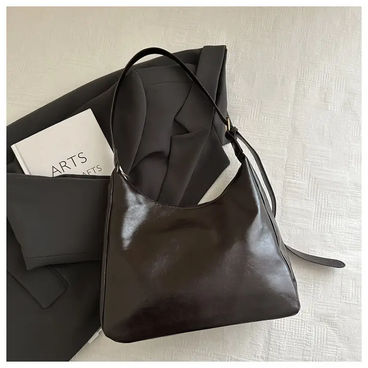 Black Leather Shoulder Bag for Women 2026 — feature 14