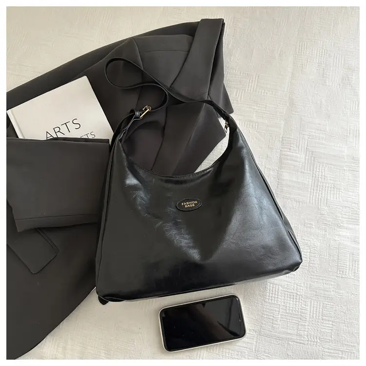 Black Leather Shoulder Bag for Women 2026 — feature 16