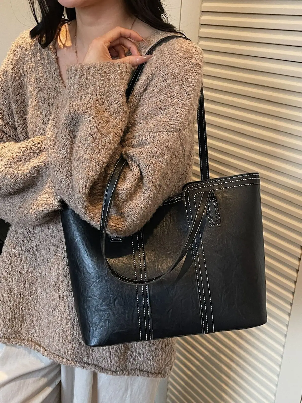 Brown Leather Large Capacity Women's Tote Bag - Image 6
