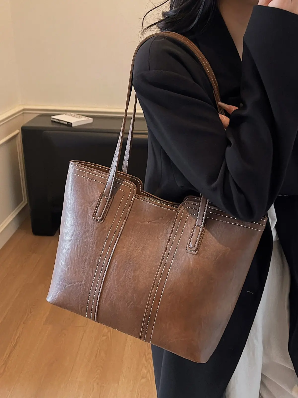 Brown Leather Large Capacity Women's Tote Bag - Image 8