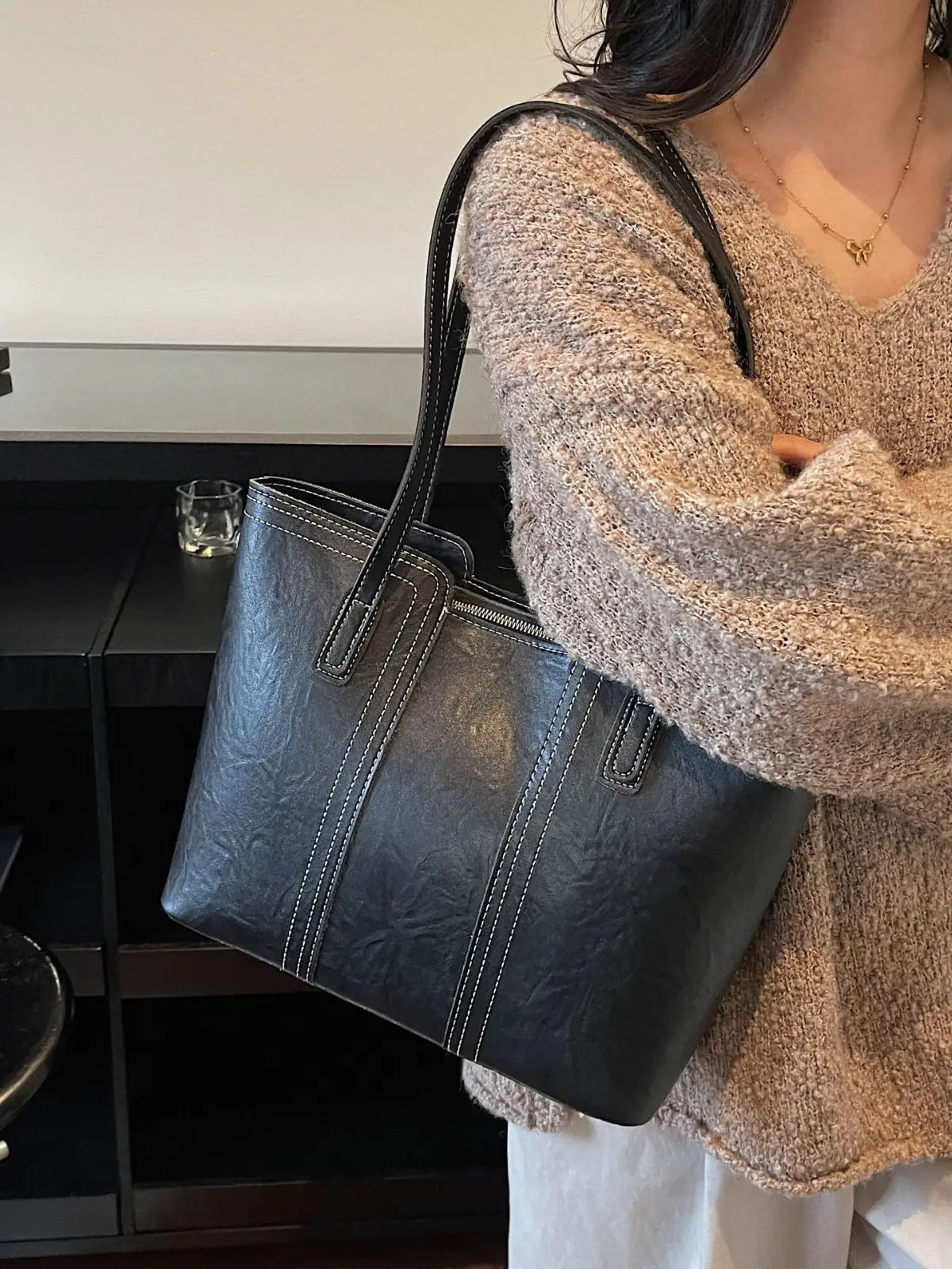 Brown Leather Large Capacity Women's Tote Bag - Image 9