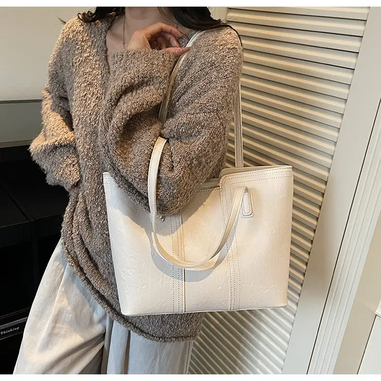 Brown Leather Large Capacity Women's Tote Bag — feature 3