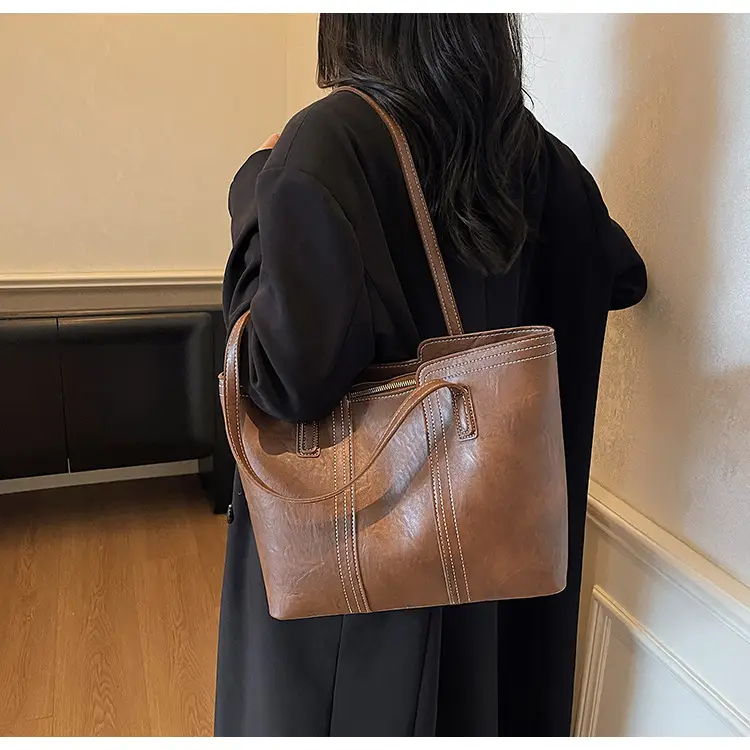 Brown Leather Large Capacity Women's Tote Bag — feature 6