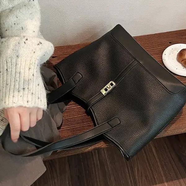 Black Vintage Women's Tote Bag with Gold Clasp