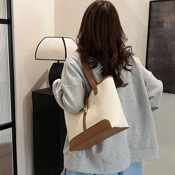 Black Vintage Women's Tote Bag with Gold Clasp
