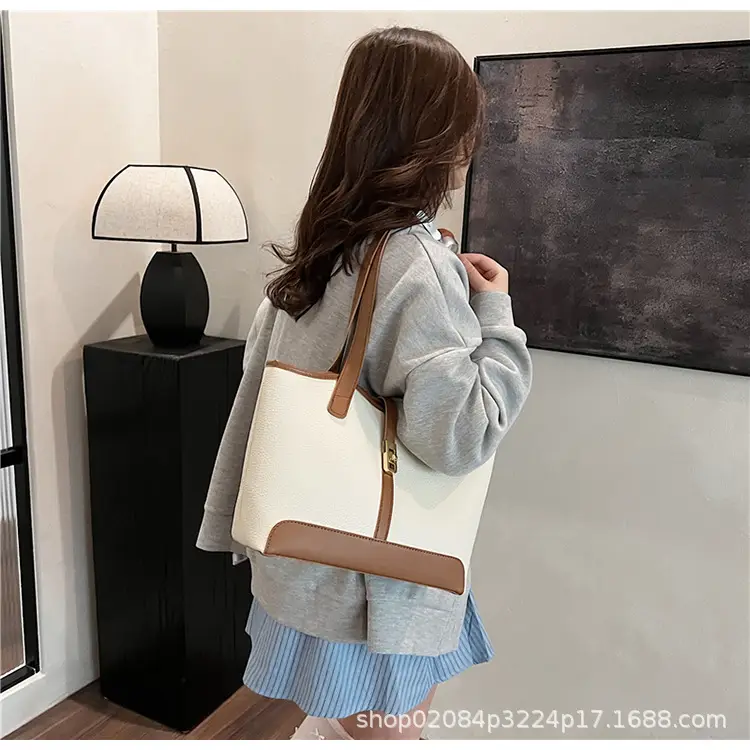 Black Vintage Women's Tote Bag with Gold Clasp — feature 15