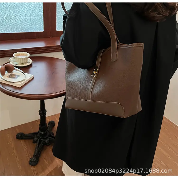 Black Vintage Women's Tote Bag with Gold Clasp — feature 19