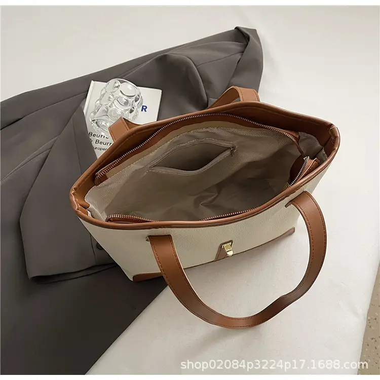Black Vintage Women's Tote Bag with Gold Clasp — feature 27