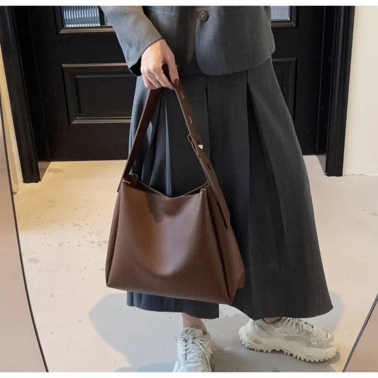 Women Retro Brown Bucket Bag Large Capacity 2025 — feature 19