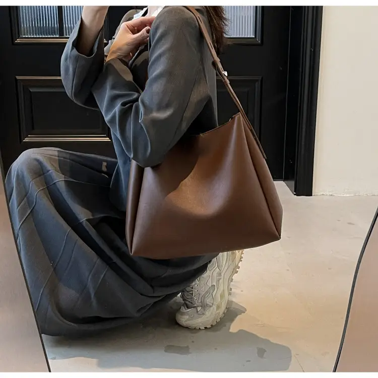 Women Retro Brown Bucket Bag Large Capacity 2025 — feature 21