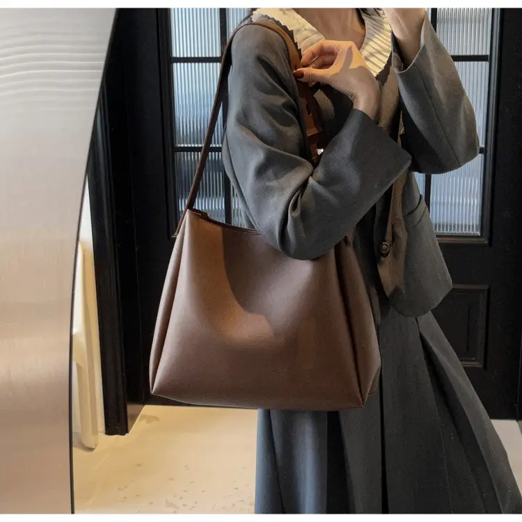 Women Retro Brown Bucket Bag Large Capacity 2025 — feature 22
