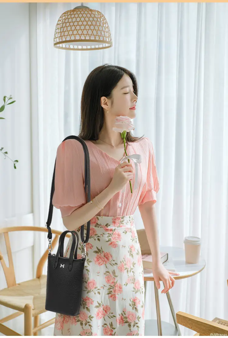 Black Crossbody Phone Coin Bag for Women — feature 32