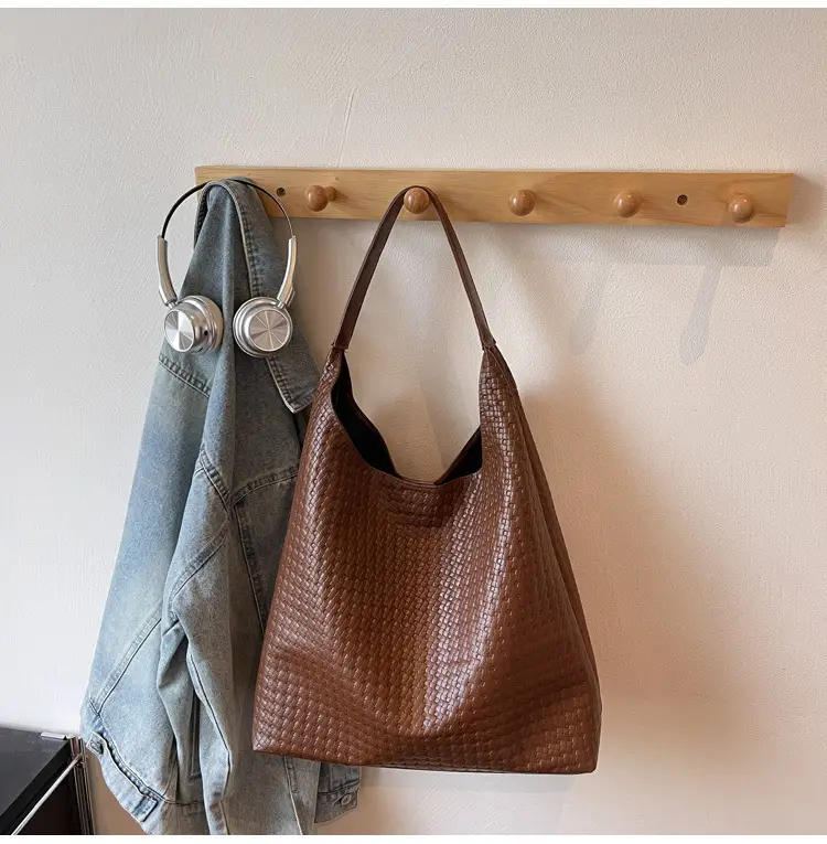 Large Capacity Woven Bucket Bag for Women Brown Black — feature 13