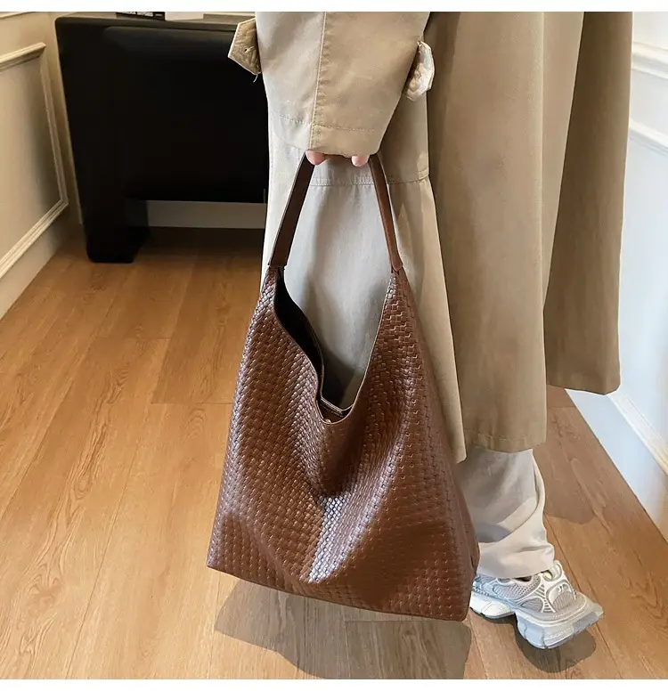Large Capacity Woven Bucket Bag for Women Brown Black — feature 18