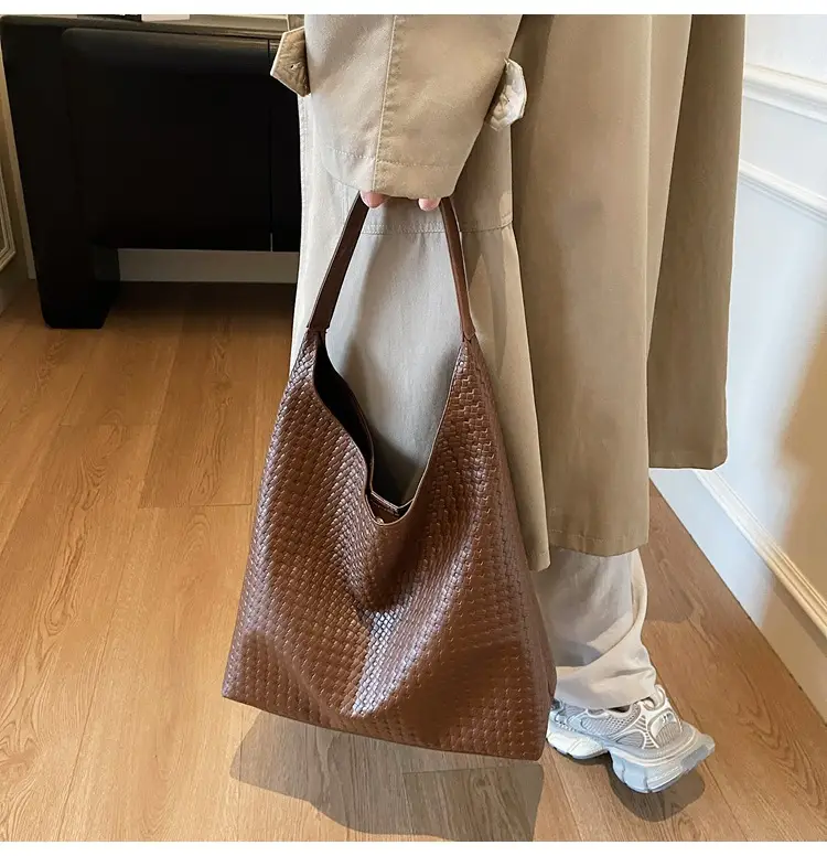 Large Capacity Woven Bucket Bag for Women Brown Black — feature 19
