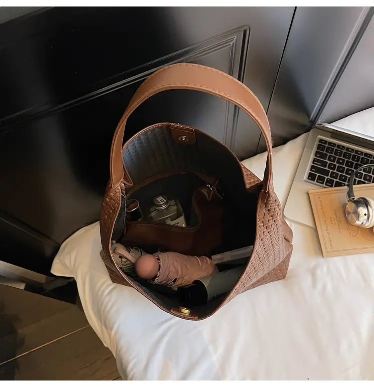 Large Capacity Woven Bucket Bag for Women Brown Black — feature 20