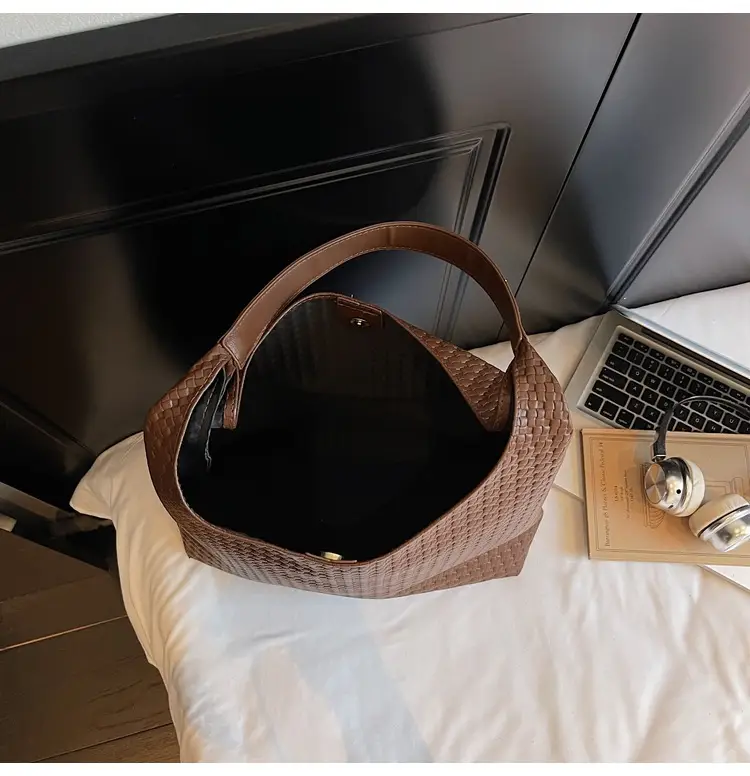 Large Capacity Woven Bucket Bag for Women Brown Black — feature 21