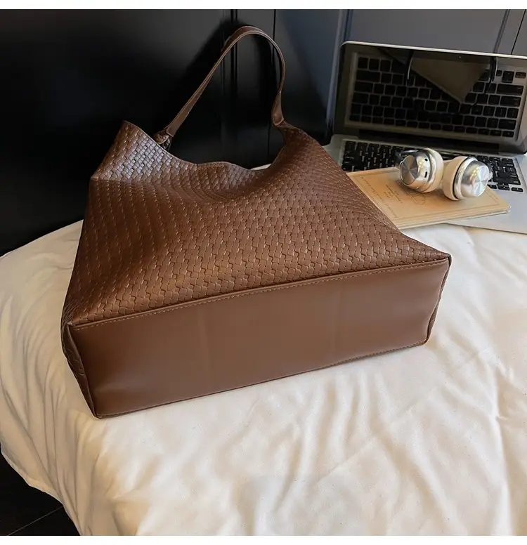 Large Capacity Woven Bucket Bag for Women Brown Black — feature 22