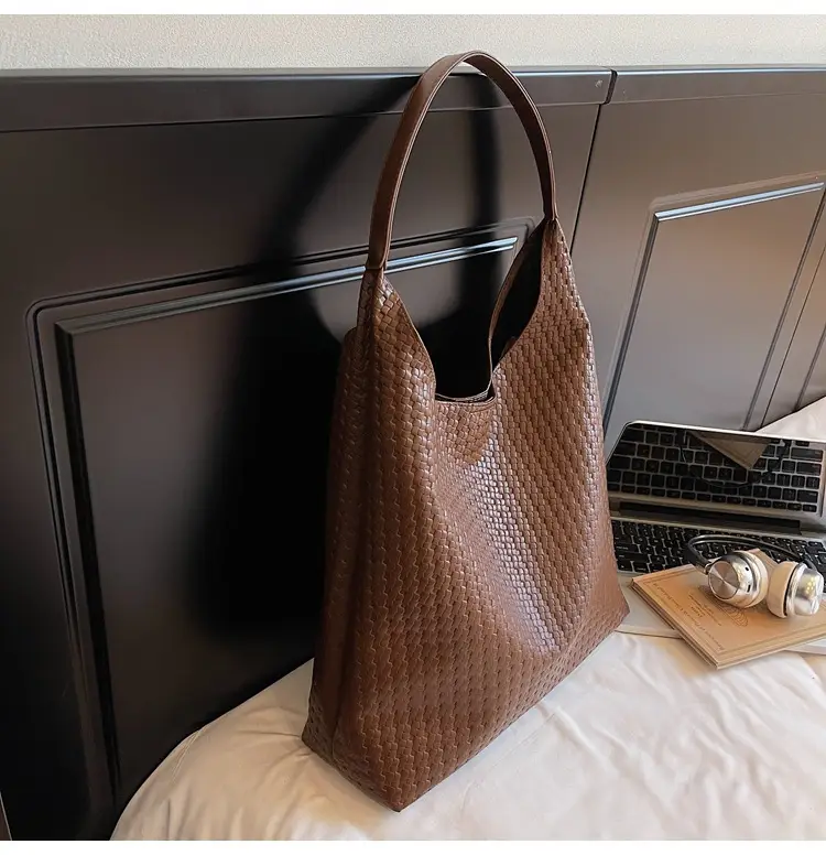Large Capacity Woven Bucket Bag for Women Brown Black — feature 23