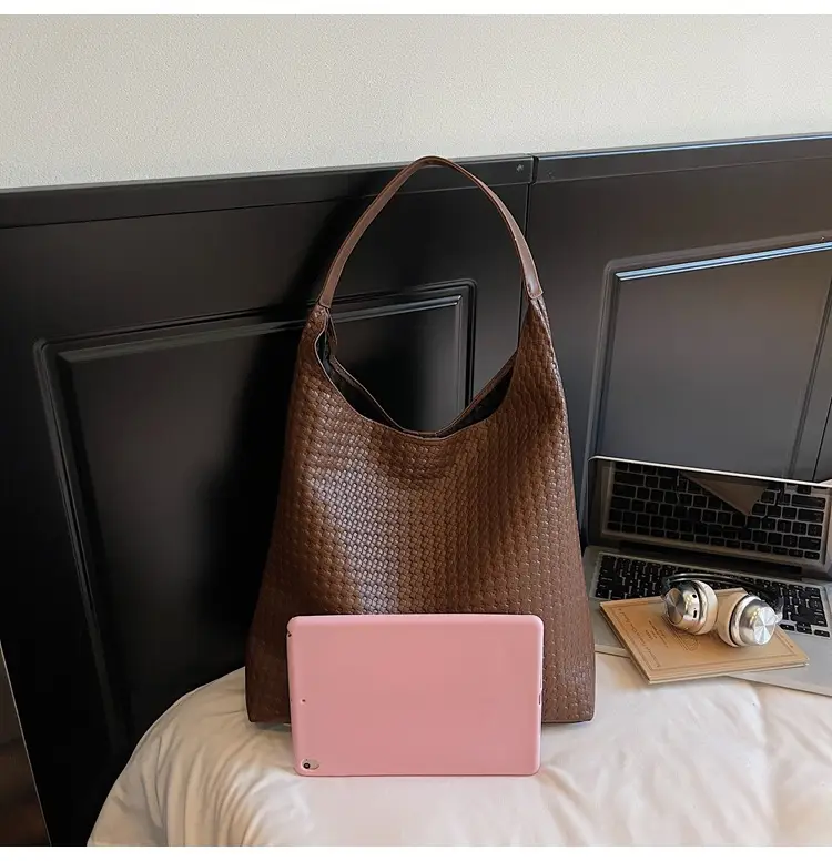 Large Capacity Woven Bucket Bag for Women Brown Black — feature 24