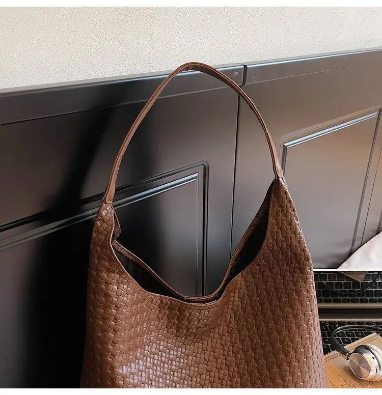 Large Capacity Woven Bucket Bag for Women Brown Black — feature 26
