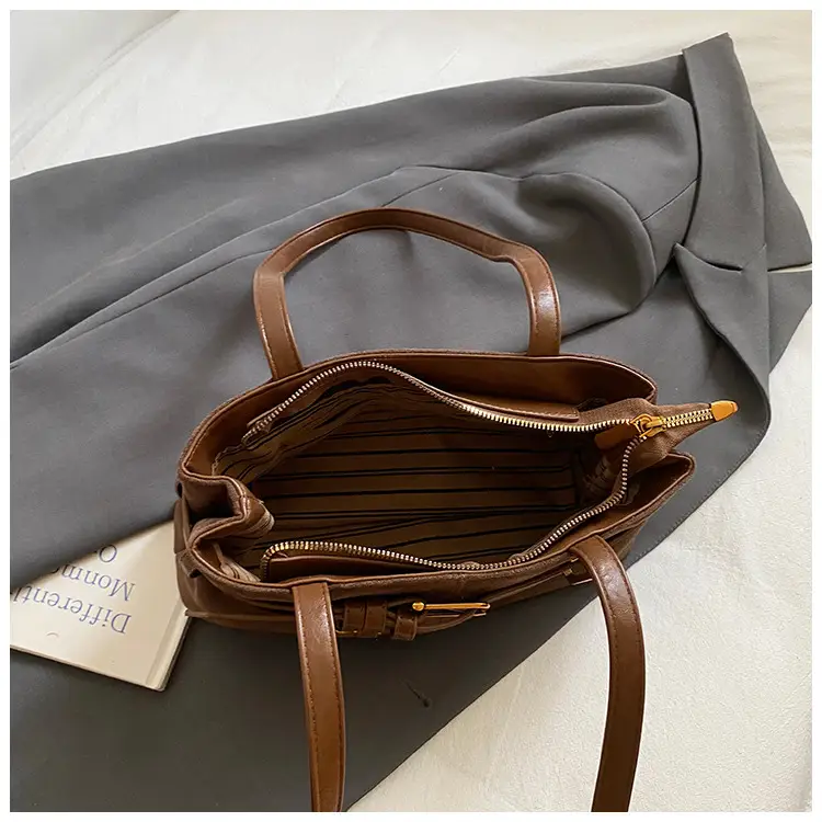 Women's Large Cap Leather Shoulder Bag Brown 2025 — feature 9