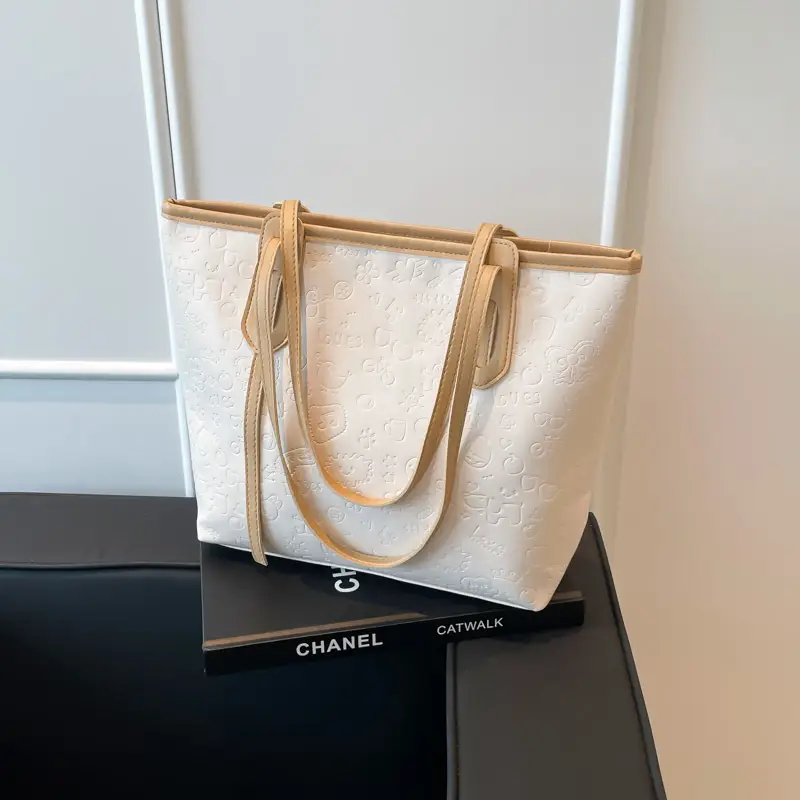 Women's White Textured Shoulder Bag with Green Handles - Image 3