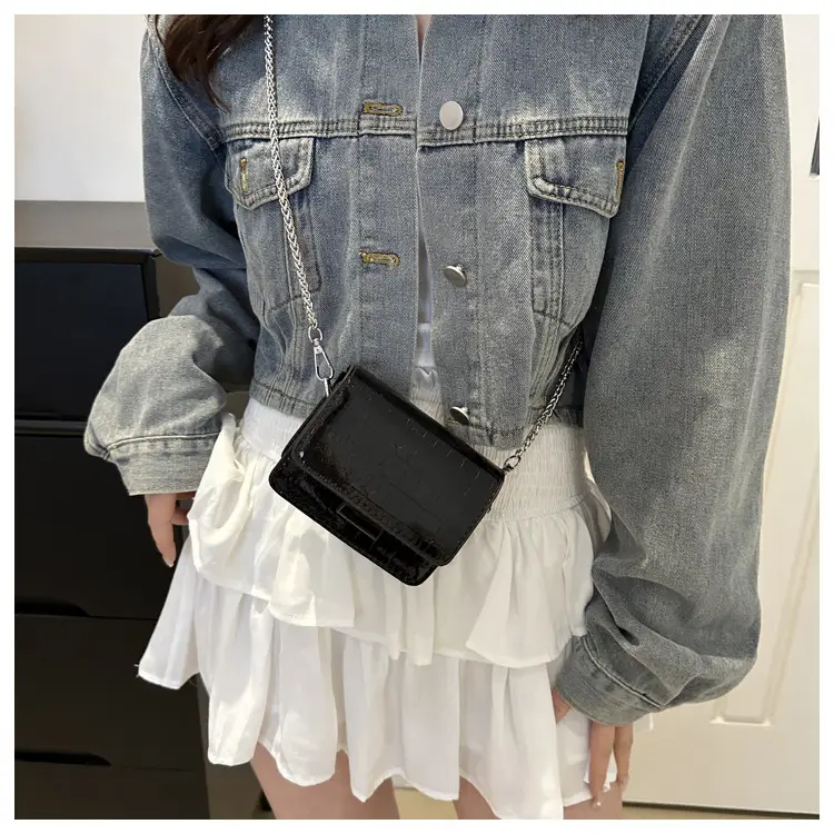 Mirror Patent Leather Chain Crossbody Bag for Women — feature 1
