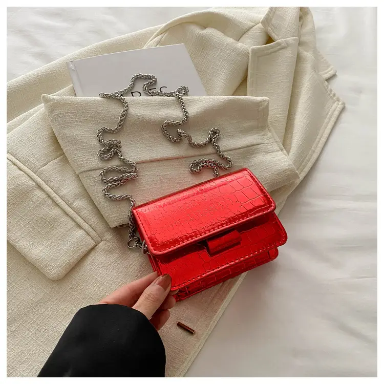 Mirror Patent Leather Chain Crossbody Bag for Women — feature 10