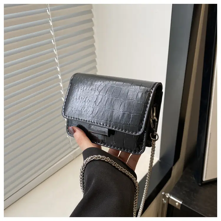 Mirror Patent Leather Chain Crossbody Bag for Women — feature 21