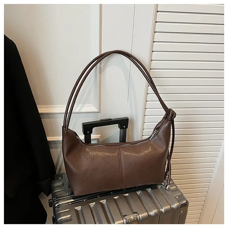 Women Large Capacity Crossbody Bag Brown Leather 2025 — feature 21