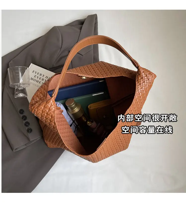 Black Textured Shoulder Bag for Women 2025 — feature 7