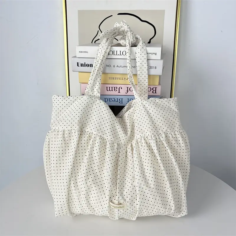 White Pleated Shoulder Bag Large Capacity Korean Canvas — feature 4