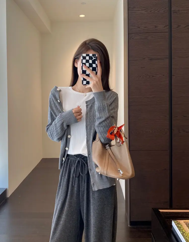 【Special Offer, No Returns or Exchanges】A Must-Have for Spring and Autumn, Layered Wear, Round Neck, Semi-High Collar, Long-Sleeve T-Shirt for Women in Autumn — feature 34