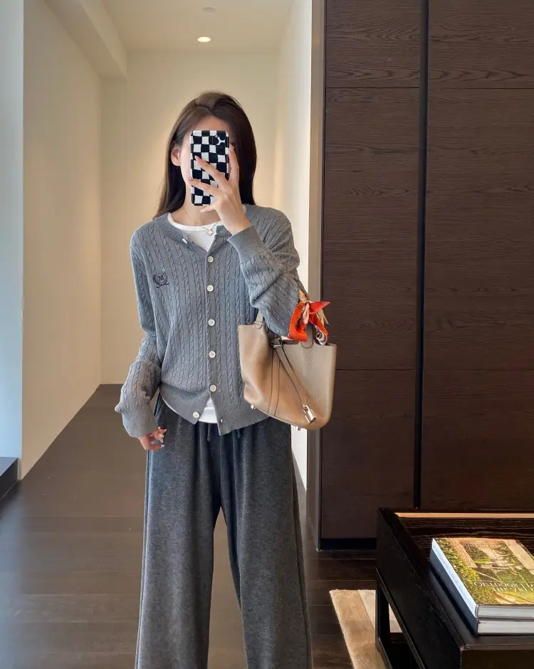 【Special Offer, No Returns or Exchanges】A Must-Have for Spring and Autumn, Layered Wear, Round Neck, Semi-High Collar, Long-Sleeve T-Shirt for Women in Autumn — feature 36