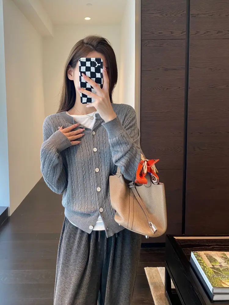 【Special Offer, No Returns or Exchanges】A Must-Have for Spring and Autumn, Layered Wear, Round Neck, Semi-High Collar, Long-Sleeve T-Shirt for Women in Autumn — feature 38