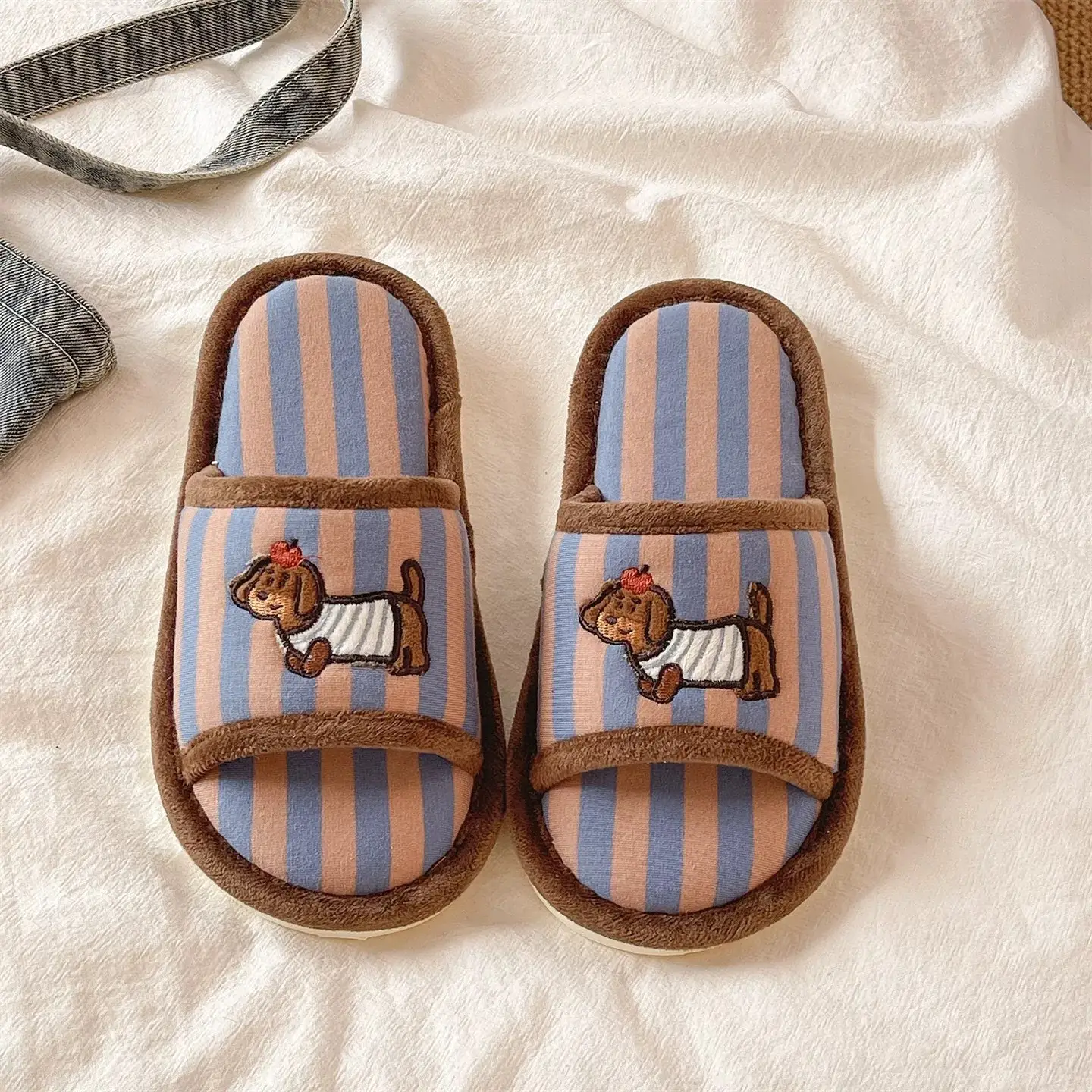 Cute Puppy Striped Slip-On Sandals for Women - Image 4