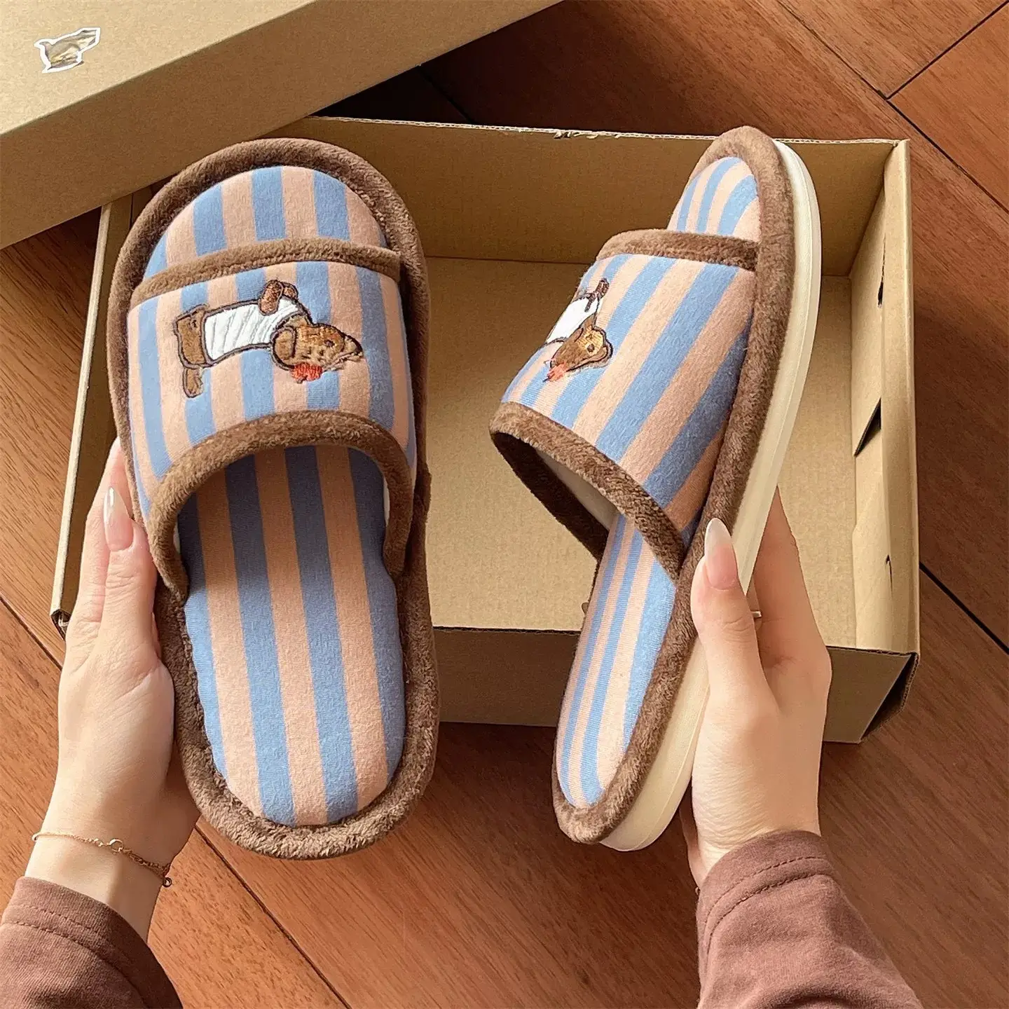 Cute Puppy Striped Slip-On Sandals for Women - Image 5
