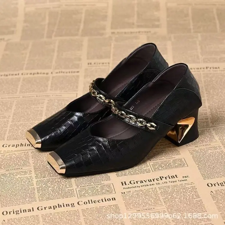 Square Toe Shallow Mouth Thick Heel Flats for Women 2025 Spring & Fall New Style Metal Chain Soft Leather One-Leg Mid-Heel Small Leather Shoes — feature 3