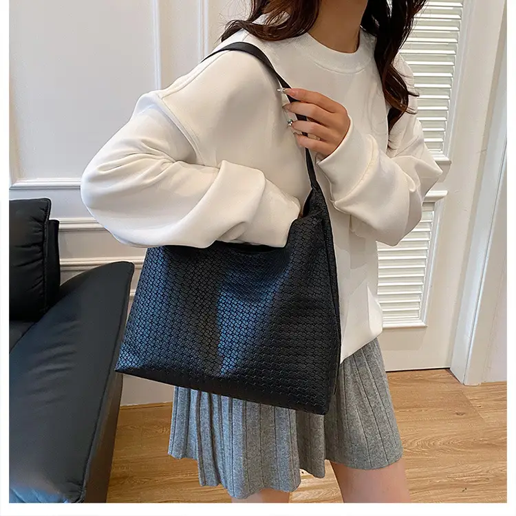 Women Retro Woven Tote Bag Brown 2025 — feature 17