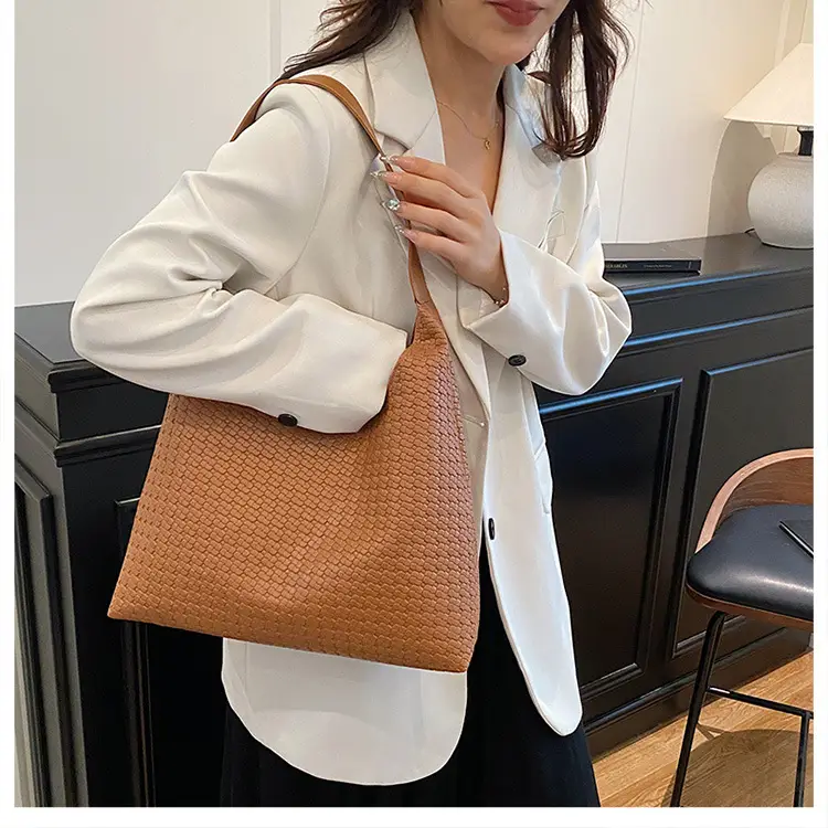 Women Retro Woven Tote Bag Brown 2025 — feature 9