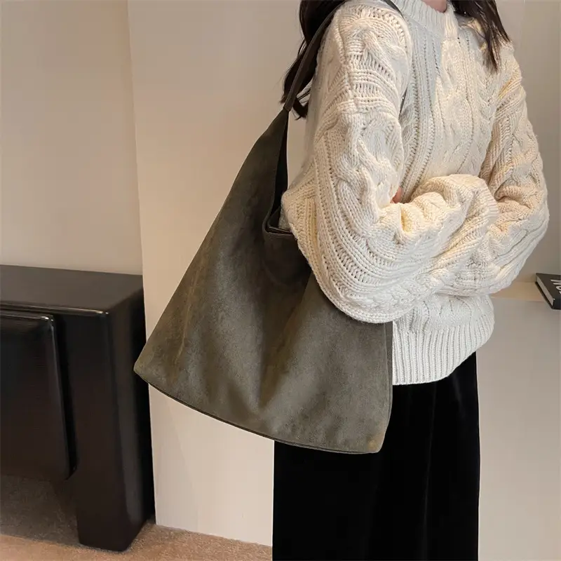 Women's Large Capacity Brown Leather Shoulder Bag - Image 9
