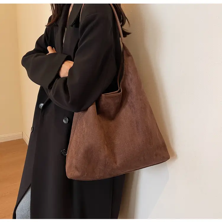 Women's Large Capacity Brown Leather Shoulder Bag — feature 13