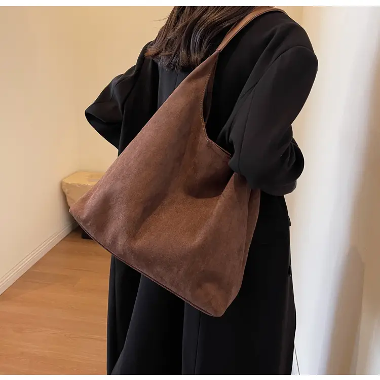 Women's Large Capacity Brown Leather Shoulder Bag — feature 14