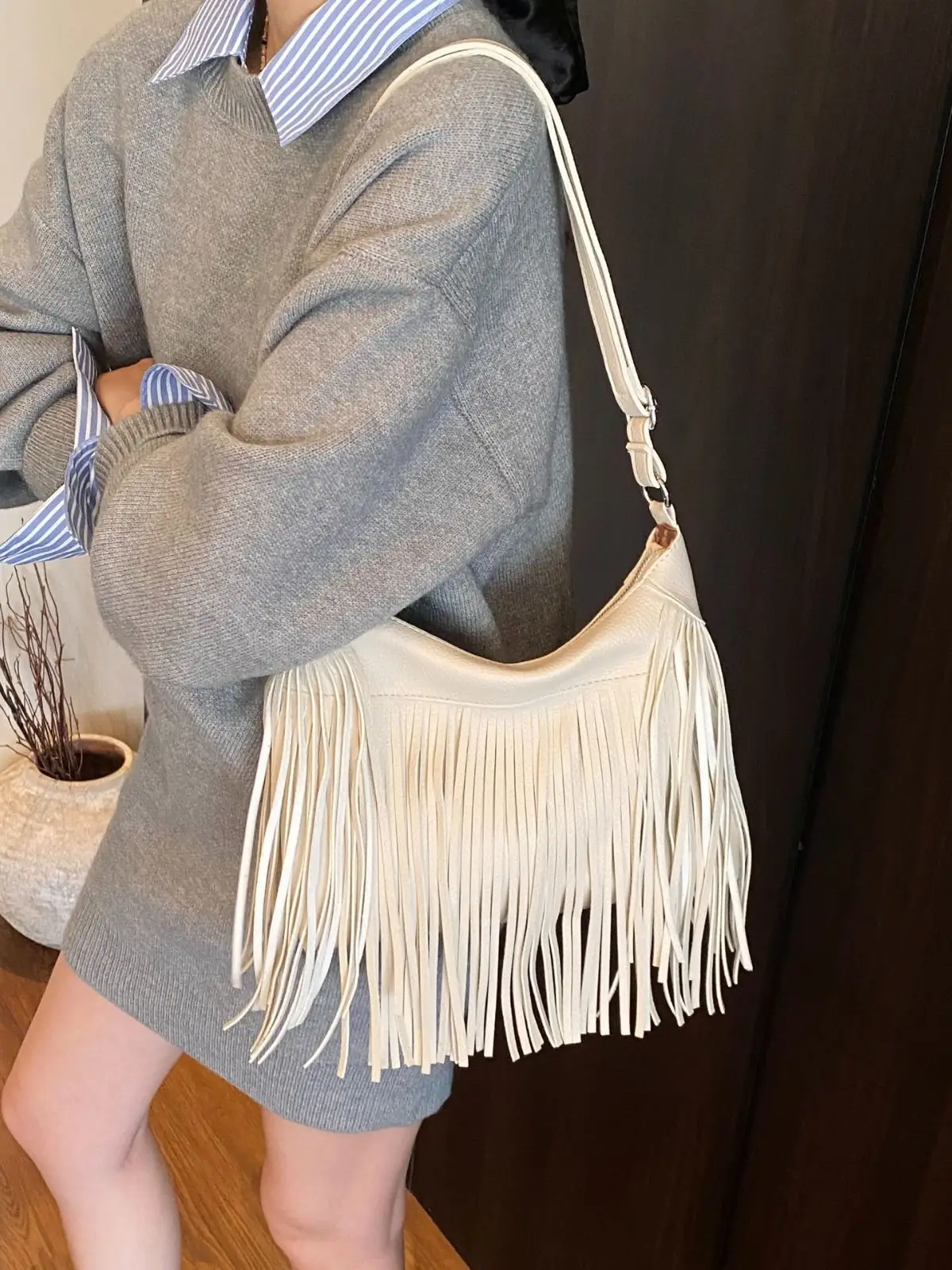 Women Crossbody Tassel Bag Brown Leather Large Capacity - Image 5