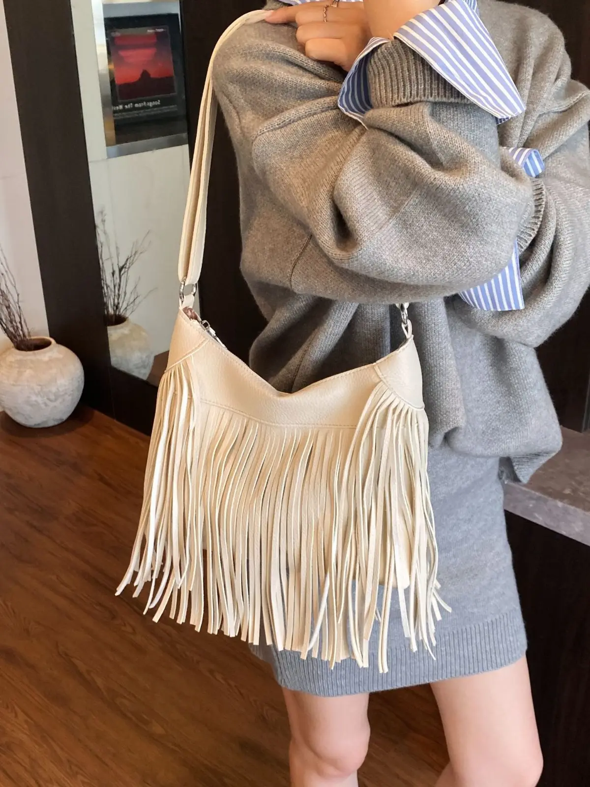 Women Crossbody Tassel Bag Brown Leather Large Capacity - Image 8