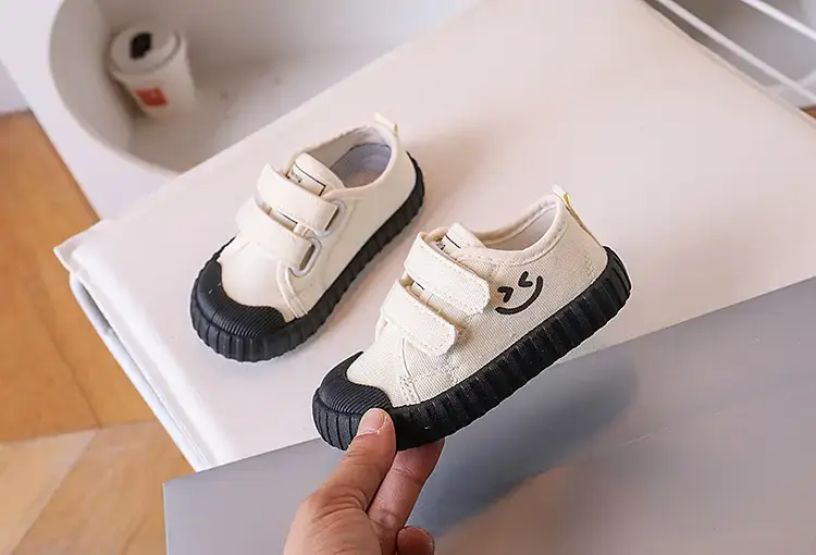 Children's Canvas Velcro Shoes Red Soles Kindergarten Flat — feature 5