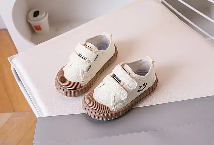 Children's Canvas Velcro Shoes Red Soles Kindergarten Flat — feature 7