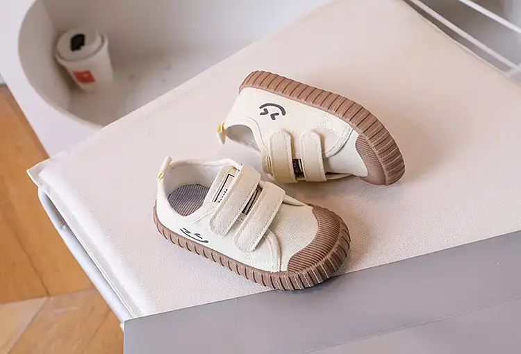 Children's Canvas Velcro Shoes Red Soles Kindergarten Flat — feature 9